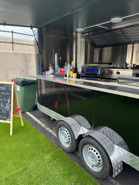 Interior cocina profesional foodtruck Canarias